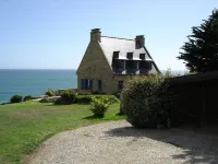 Port Manech: House with garden exceptional sight ocean (180°) Hotels in Névez