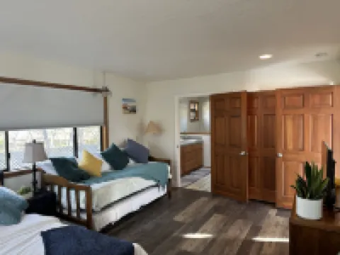 Cottage By The Sea And Trails.  Blocks from the Fiscalini Preserve.