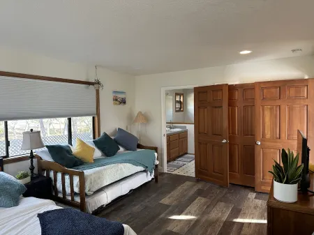 Cottage By The Sea And Trails.  Blocks from the Fiscalini Preserve. Отели в г. Сен-Луи Обиспо