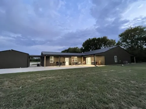 Spacious Lodge on 40 Acres!