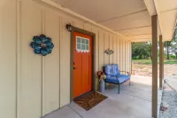 River front comfort at Lucinda's Cabin