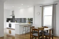 North Edge Cottage ~ Free Parking, City, Warm