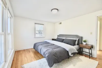 Beautiful 3BR Home with Office in Town of Brunswick with King beds Hotel dekat Main Quad