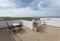 Bright apartment in Conil, quiet area with sea view.