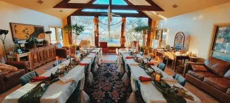 M'Walimu 4 Br w/ Pool, Farm Stay- Flower Farm, Goats, Pigs, Disc Golf!