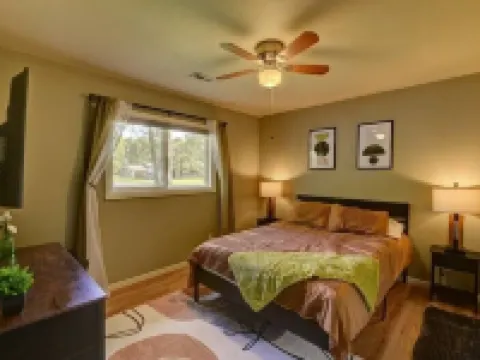 Dunes Homestead - Near Dunes + Lake + Dog Friendly Hotels in Porter