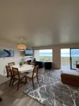 Fully updated 1 bedroom Oceanfront luxury Condo that sleeps 6