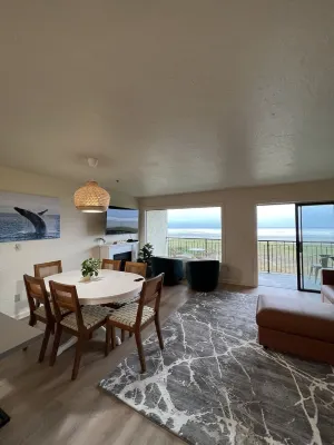 Fully updated 1 bedroom Oceanfront luxury Condo that sleeps 6