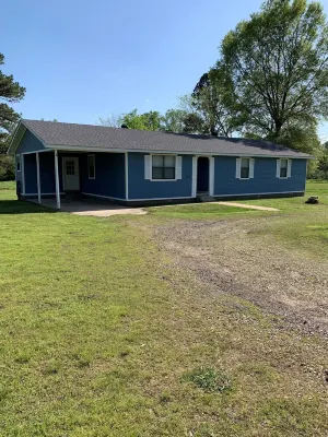Farmhouse with easy access to state parks, lake, golf course
