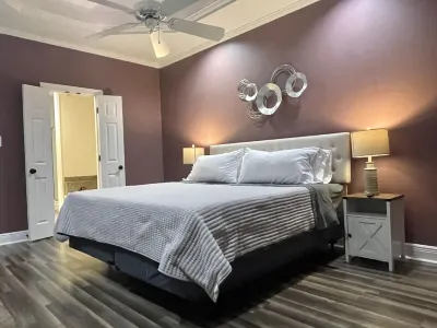 Near Hospital & Shopping Centers- 3/2 with pool Hotel in zona Aeroporto regionale di Lafayette