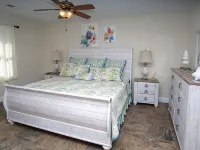 Beautiful 7 BD oceanfront house with a private pool located on the Golden Mile - Private Pools