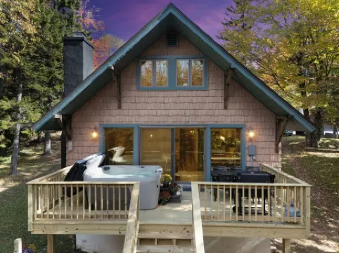 Hot Tub, Theater & Game Rooms, Fire Pit, 1 Mile to Mount Snow, Nearby Moover Bus