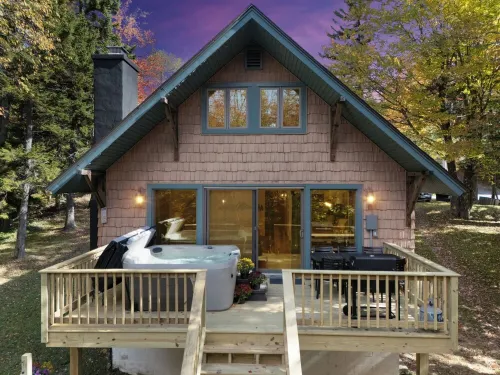 Hot Tub, Theater & Game Rooms, Fire Pit, 1 Mile to Mount Snow, Nearby Moover Bus