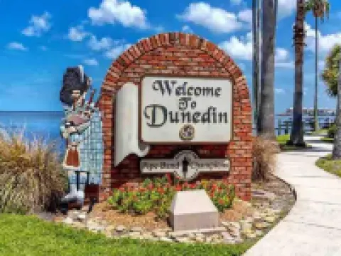 Nautical Landings West close to Honeymoon Island and dock access! Hotels in Dunedin