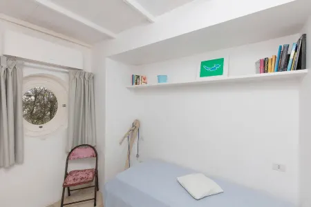 Charming, quiet house with magnificent views of the sea and capri from above Отели рядом с достопримечательностью «Via Camerelle»