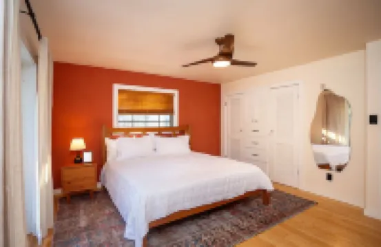 New! Saltwater pool home with hot tub, game room, and outdoor games!