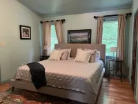 The Lehigh Cottage - Pocono Mountains get-away with gorgeous private waterfall!