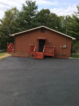Charming 3 Bedroom Cabin near Hungry Mother State Park and Back of the Dragon