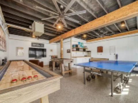 The Douglas Boathouse! Amazing location/ Sleeps 20 in comfort/ all ages friendly Hotels in Douglas