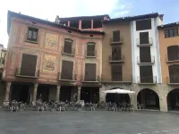 Little white house in the heart of Graus Hotels in Graus