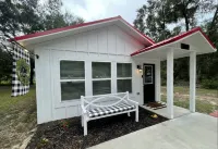 Adorable Cottage Next To Rainbow River & Blue Run! Hotels near Dunnellon Public Library