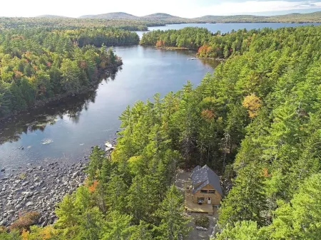 NEW custom cabin on private cove! Gateway to Acadia! 3 acres! Family friendly!
