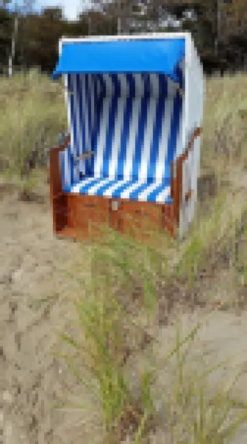 Sea view, freshly renovated, sun balcony, right by the sea and close to town, WiFi