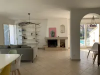 150 m2 VILLA with 1000 m2 garden and swimming pool Hotels in Bessan