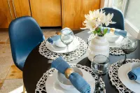 Sur La Mer, beachfront, tidal pools! 라호이아 쇼어스 비치 주변 호텔