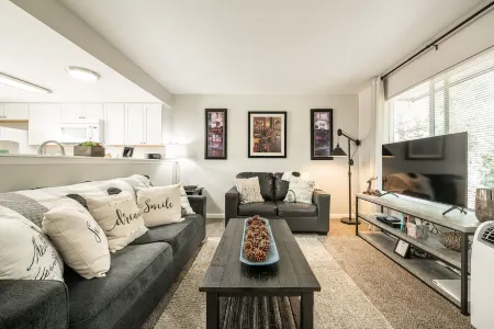 ❂ Amazing Townhouse! 2 BR, 1.5BA, Sleeps 5 w/AC! ❂