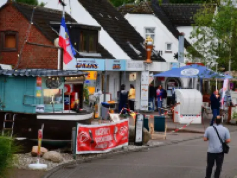 Rocksteins Nr. 2 - cozy vacation apartment, close to the beach, the Baltic Sea on the horizon Hotels in Schonberger Strand