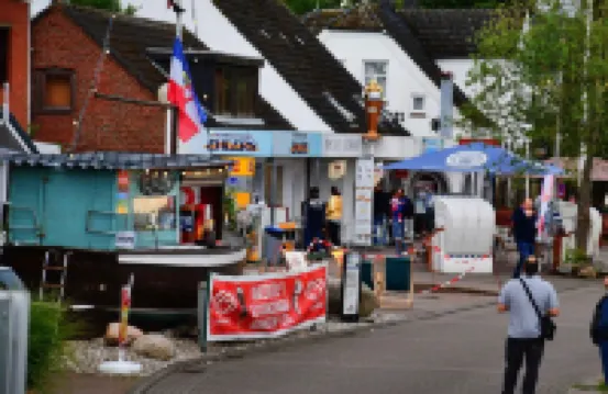 Rocksteins Nr. 2 - cozy vacation apartment, close to the beach, the Baltic Sea on the horizon