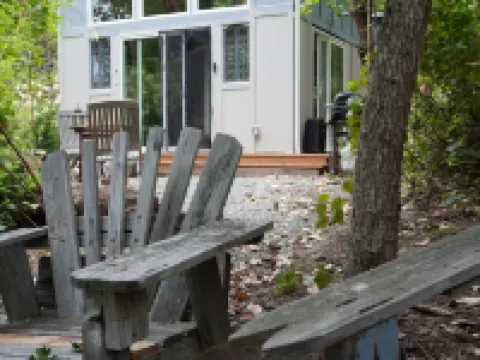 On a 40 acre estate, outdoor soaking tub,  fire pit, hammocks, pet friendly! Hotels in Vashon