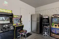 Featuring: Arcade Gameroom PoolGreat for Families!