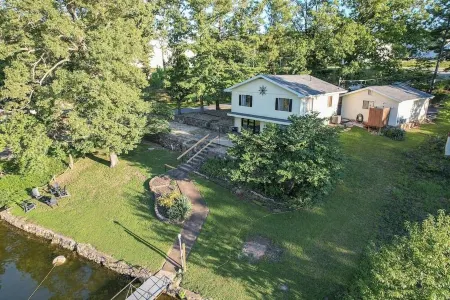 Ozarks waterfront home, private dock, boat slip, kayaks, paddle board!