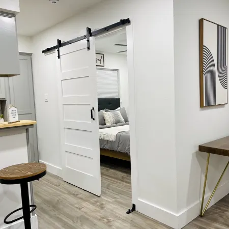 Guest Studio - Blocks from SHSU!