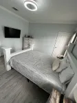 SEADREAM WITH LITE BREAKFAST, HOT TUBE, AND CANAL VIEW Hotels near Cove Road Park