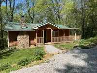 Private Cabin Overlooking Hocking Hills Hotels in Good Hope Township