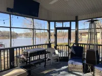 Lake Front Home on Lake Wateree with Easy Access to Dock and Kayaks - Wifi