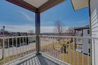 Rustic Charm Meets Modern Luxury: Stylish 2BR, 1BA Apartment Hotels in Androscoggin County