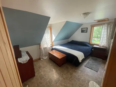 Lovely 4 Br, Hillside Hideaway, Sled Access/ATV Отели в г. Лаймстон