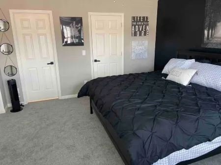 Downtown3BR/2.5BA Townhouse-RoofBalcony-Park 2Cars