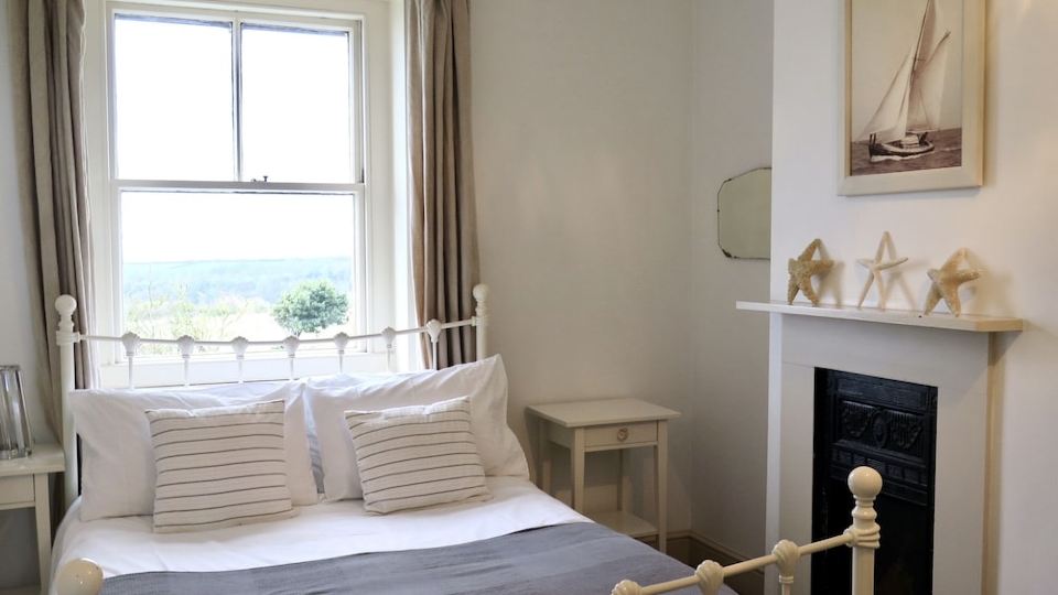 Coastguard Cottage With Sea Views