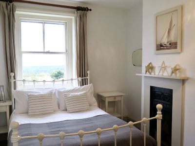 Coastguard Cottage With Sea Views