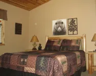 Crossroads Sandy Beach-Wooded Private with Pontoon Available "Pets Now allowed"