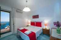 On the Amalfi Coast: Romantic House "BOUGANVILLEA" Hotels in Furore