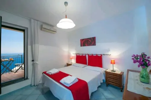 On the Amalfi Coast: Romantic House "BOUGANVILLEA" Hotel a Furore