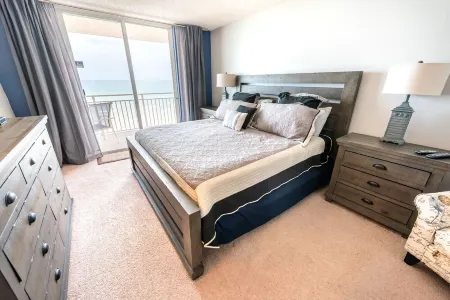 Beachfront Vacation Rental, With Amazing  Ocean Views!