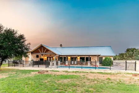 Longhorn•Pool•Cabana Kitchen•Quiet SubDiv•Sleeps 27•FREE Frio Access +VIP Perks Отели в г. Конкан