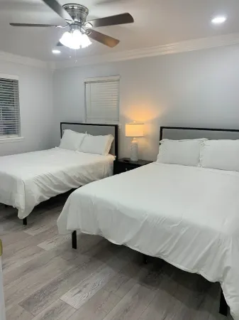 Cozy and spacious house: 7 beds & 3 bathrooms only 2 miles from I-10